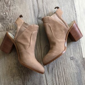 NWOB 1. State Leban cutout bootie